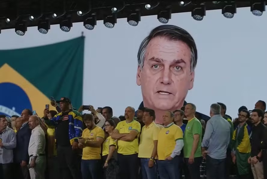 Moraes dá 48 horas para defesa de Bolsonaro explicar vídeo feito com inteligência artificial