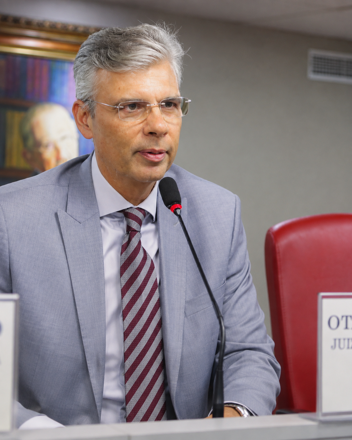Corregedoria do TST intima juiz por atuação em redes sociais e curso para advogados
